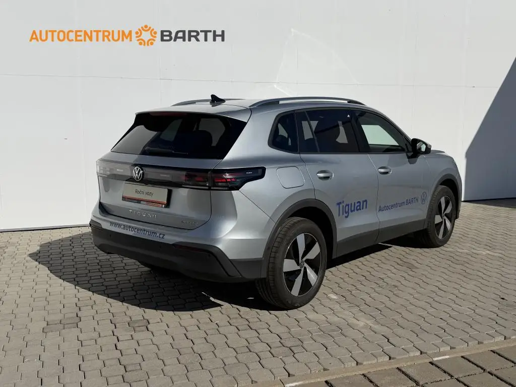 Volkswagen Tiguan People PHEV 19,7kWh  1,5TSi / 110kW
