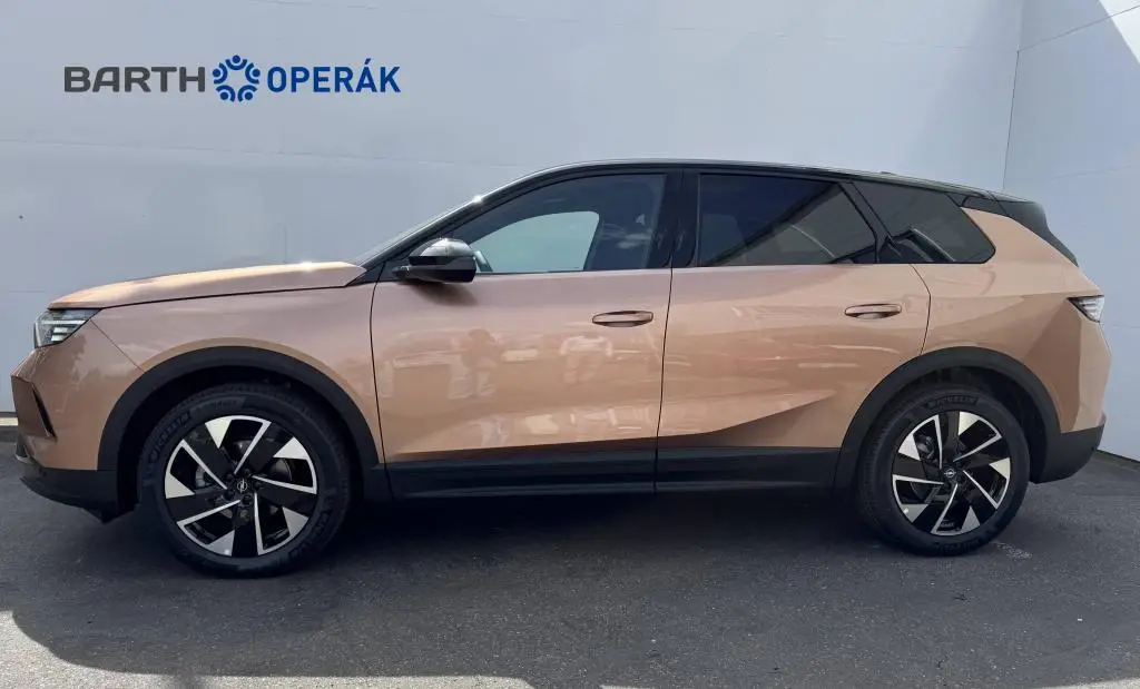 Opel Grandland Ultimate Hybrid TURBO eDCT6 1.2 TURBO / 107kW