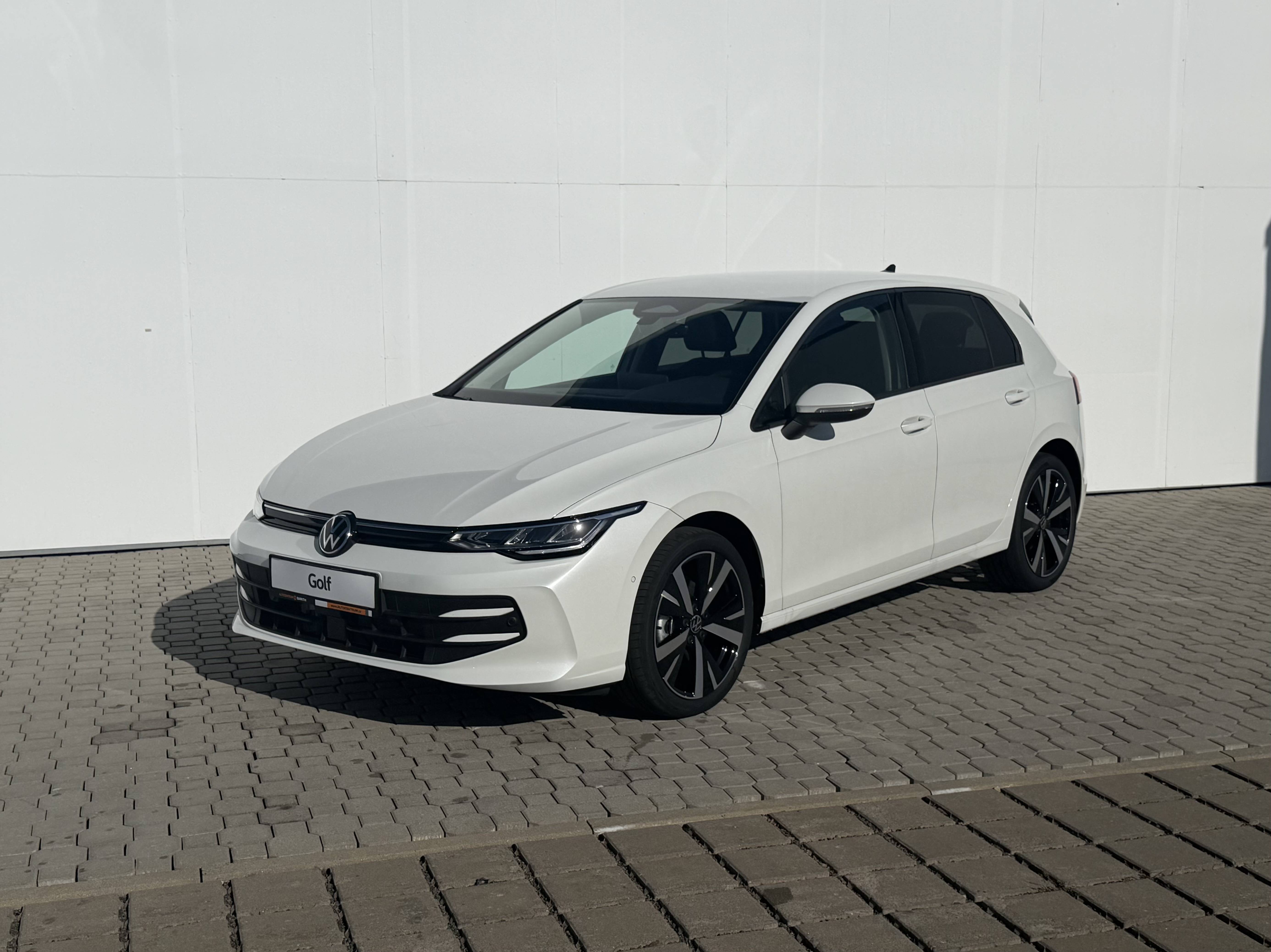 volkswagen-golf-people-7dsg-mhev-1-5etsi-110kwphoto-1-6aa2a5899f265.jpg