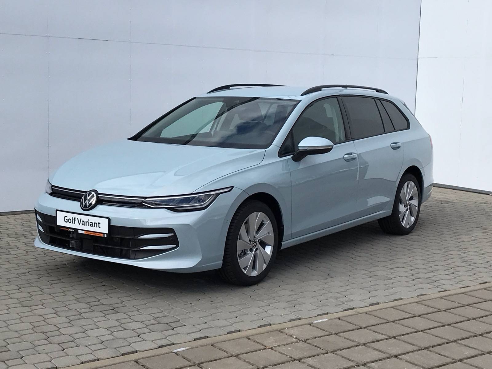 volkswagen-golf-variant-people-7dsg-1-5etsi-110kwvin-628030-1-6aa952adba8df.jpg