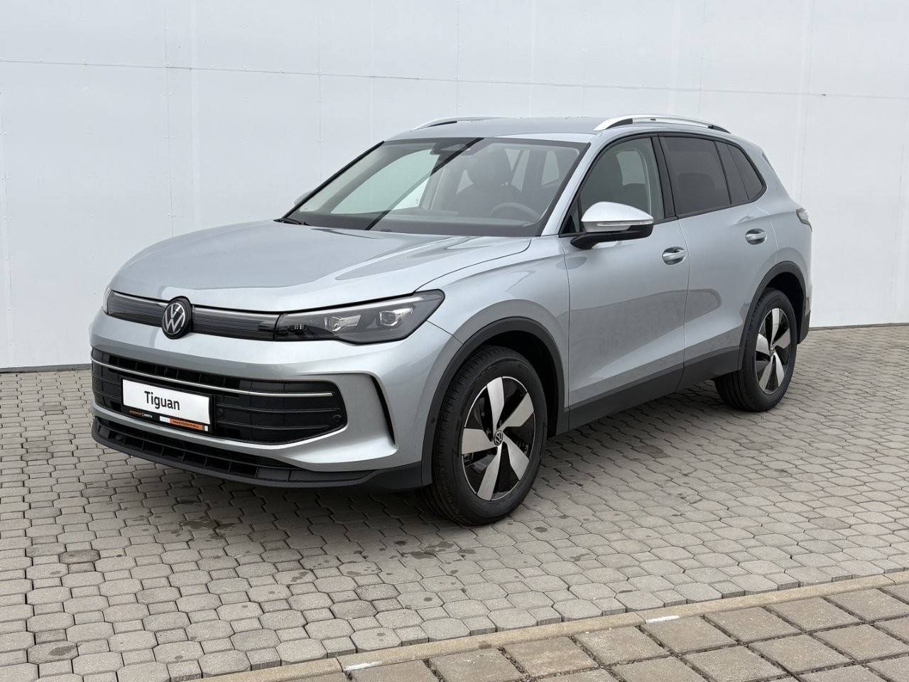 volkswagen-tiguan-people-7dsg-mhev-1-5etsi-110kwvin-519663-1-pjp-6aa95384758aa.jpg