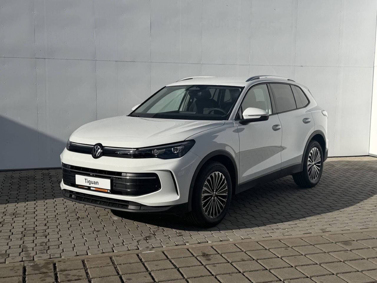 volkswagen-tiguan-people-7dsg-mhev-1-5etsi-96kwvin-024415-1-pjn-6aa813245b3d1.jpg