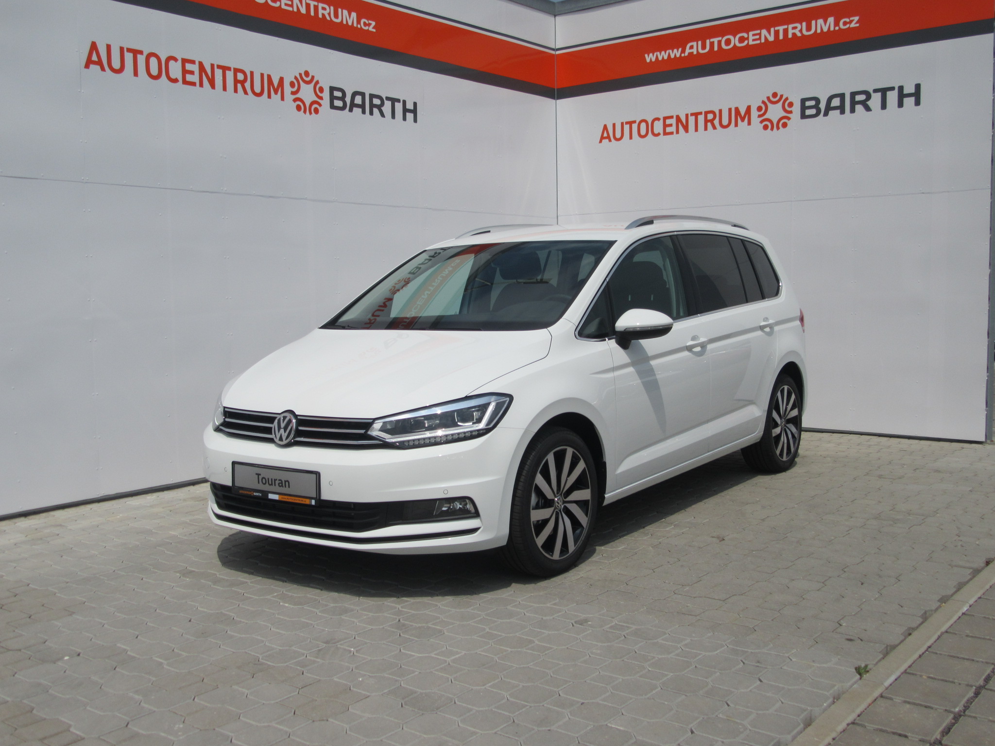 Volkswagen Touran na operativní leasing srovnává Leasni.cz