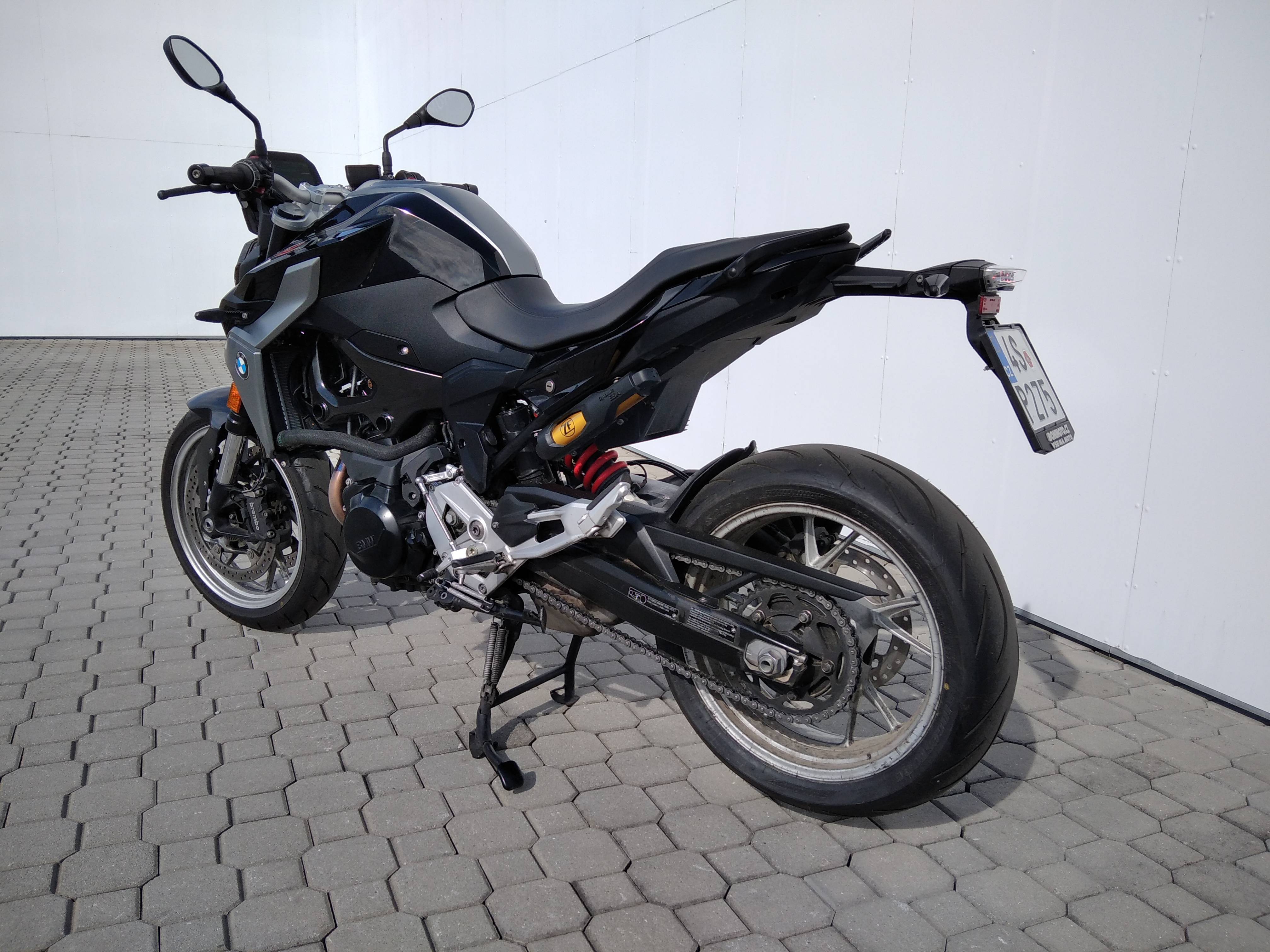 BMW Motorrad F 900 R  / 77kW