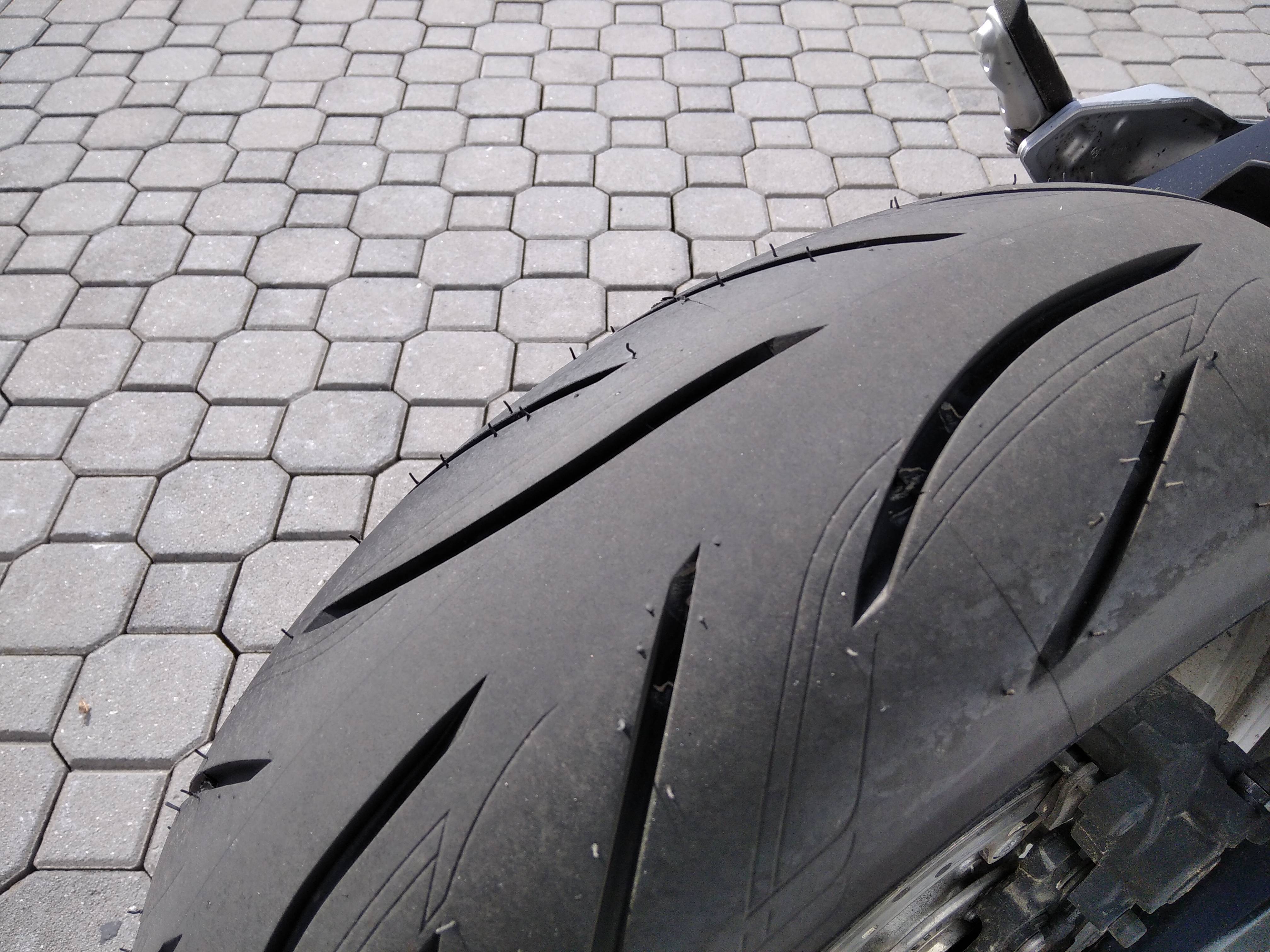 BMW Motorrad F 900 R  / 77kW