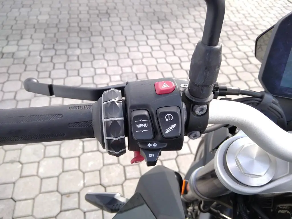BMW Motorrad F 900 R  / 77kW