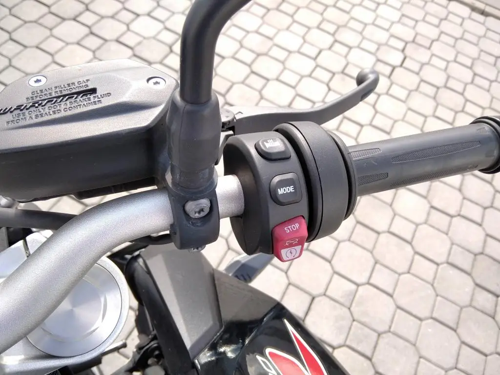 BMW Motorrad F 900 R  / 77kW