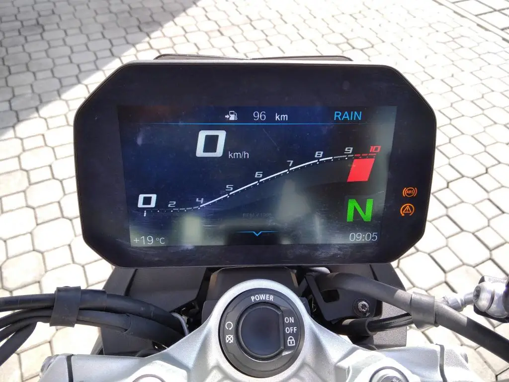 BMW Motorrad F 900 R  / 77kW