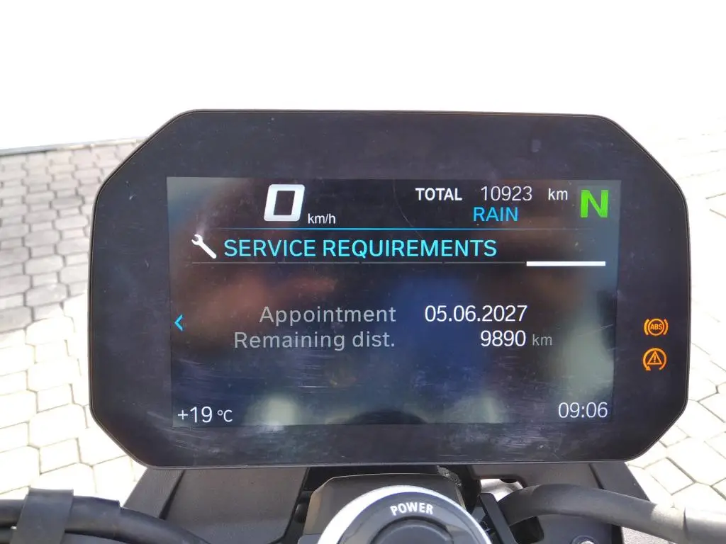 BMW Motorrad F 900 R  / 77kW