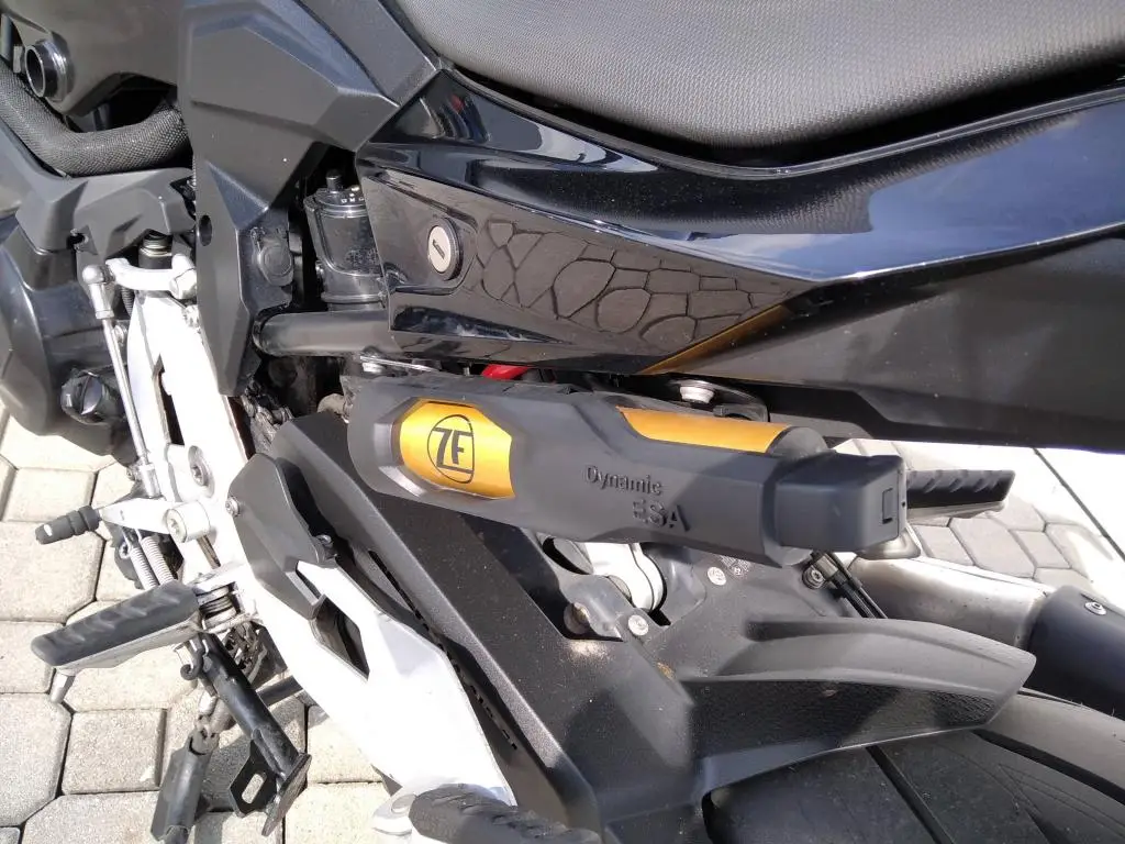 BMW Motorrad F 900 R  / 77kW