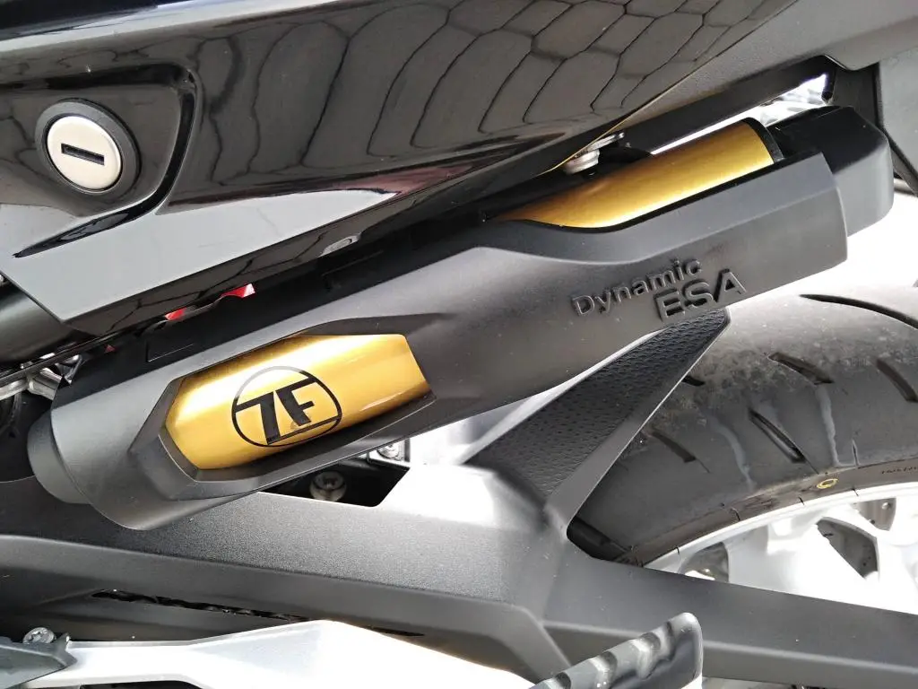 BMW Motorrad F 900 R  / 77kW