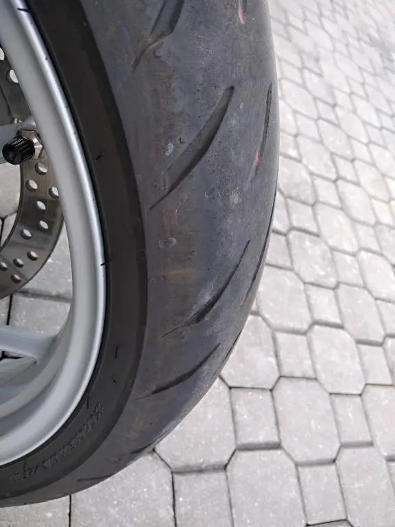 BMW Motorrad F 900 R  / 77kW