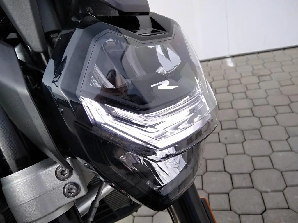 BMW Motorrad F 900 R  / 77kW