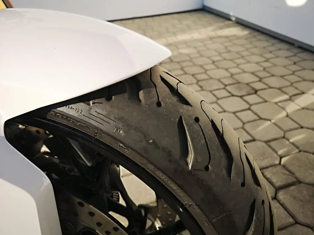 BMW Motorrad F 900 R  / 77kW