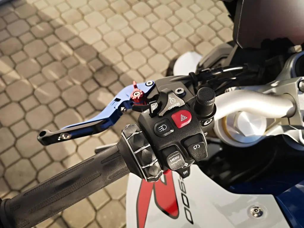 BMW Motorrad F 900 R  / 77kW