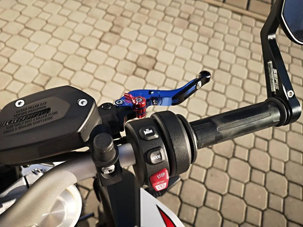 BMW Motorrad F 900 R  / 77kW