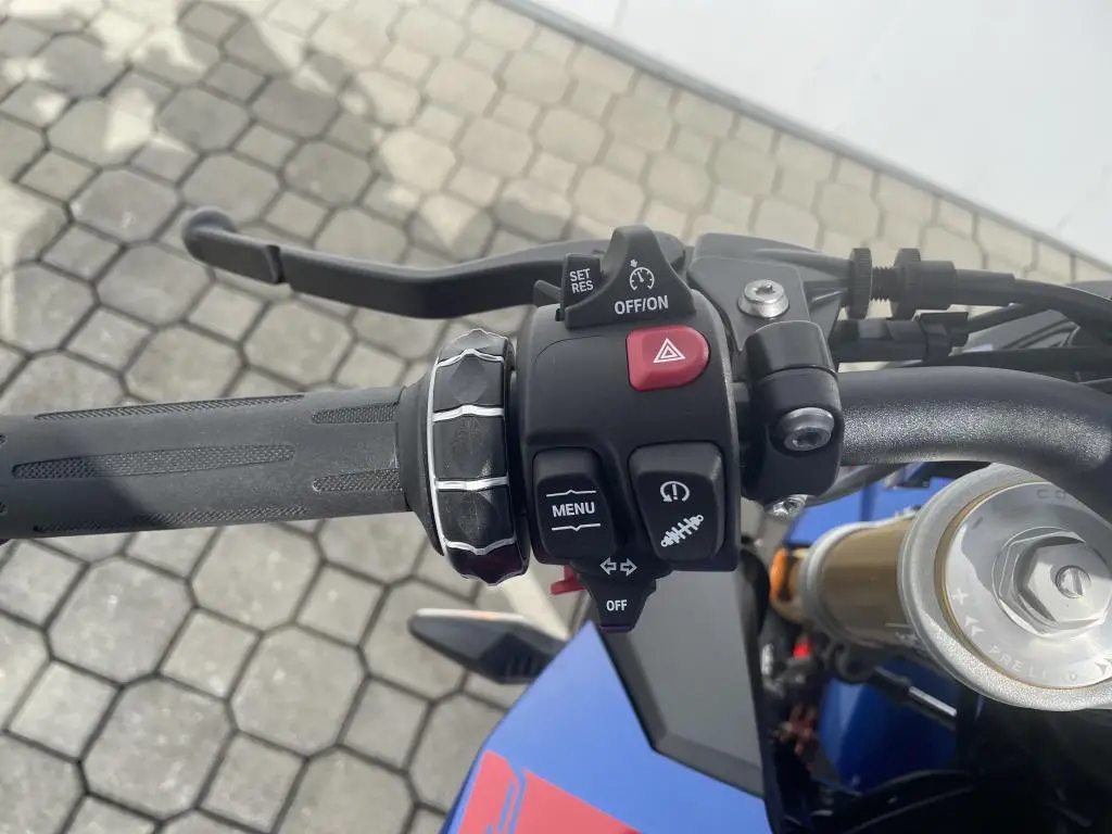 BMW Motorrad F 900 R  / 77kW