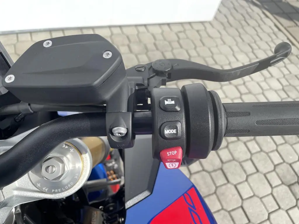 BMW Motorrad F 900 R  / 77kW