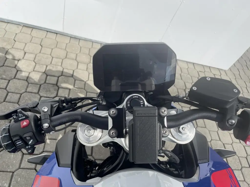 BMW Motorrad F 900 R  / 77kW