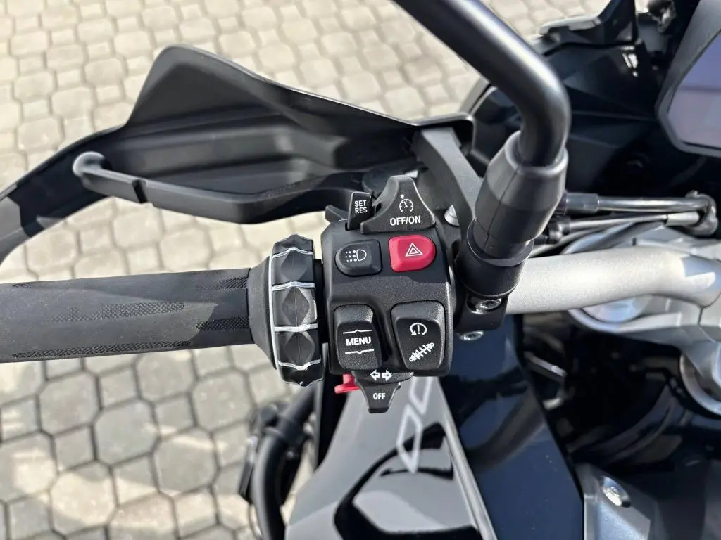 BMW Motorrad F 900 XR  / 77kW