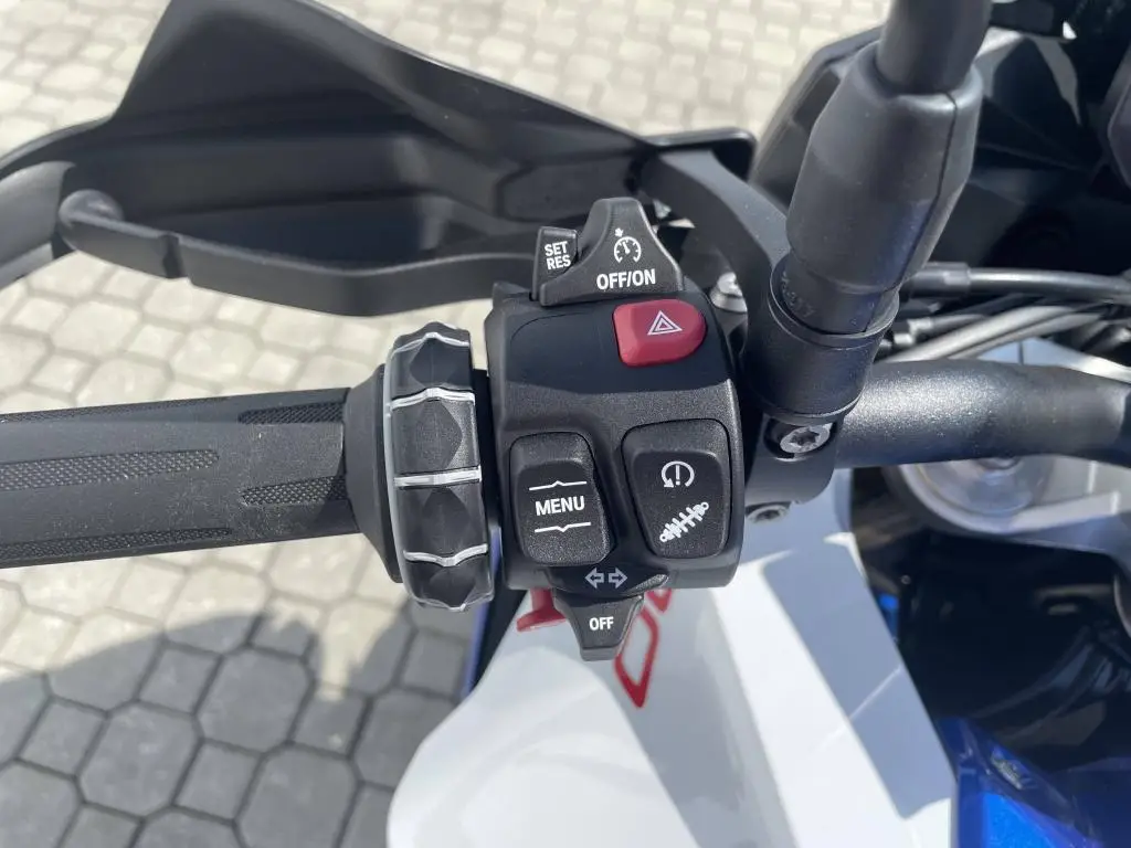 BMW Motorrad F 900 XR  / 77kW