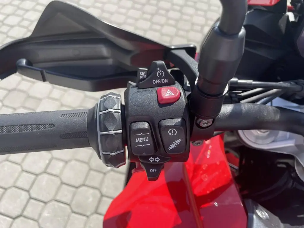 BMW Motorrad F 900 XR  / 77kW