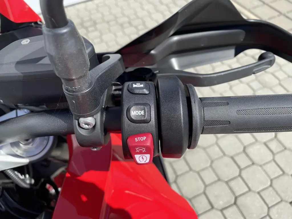 BMW Motorrad F 900 XR  / 77kW