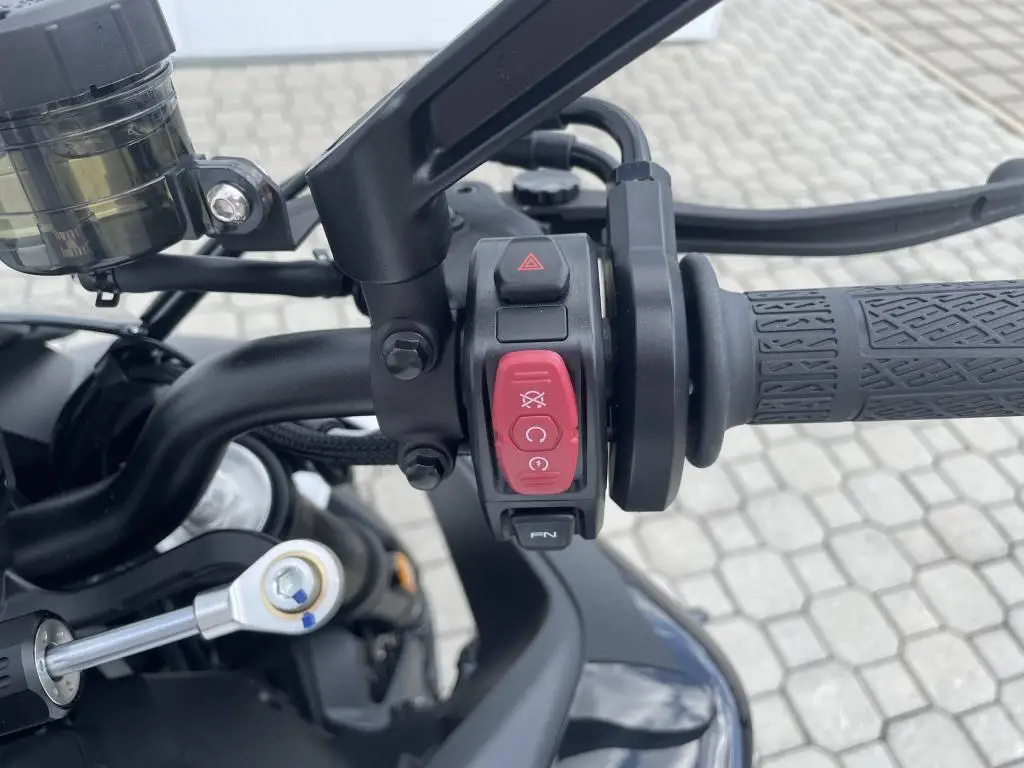 CFMOTO 675NK  / 66kW