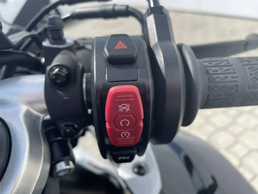 CFMOTO 675SR-R  / 66kW