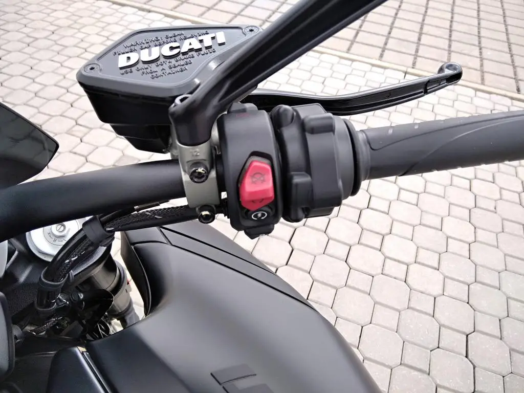 DUCATI Diavel 1260 S  / 117kW