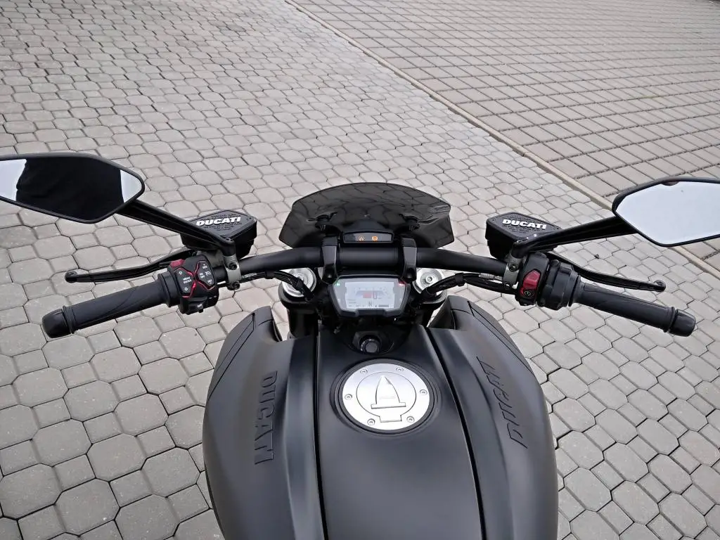 DUCATI Diavel 1260 S  / 117kW