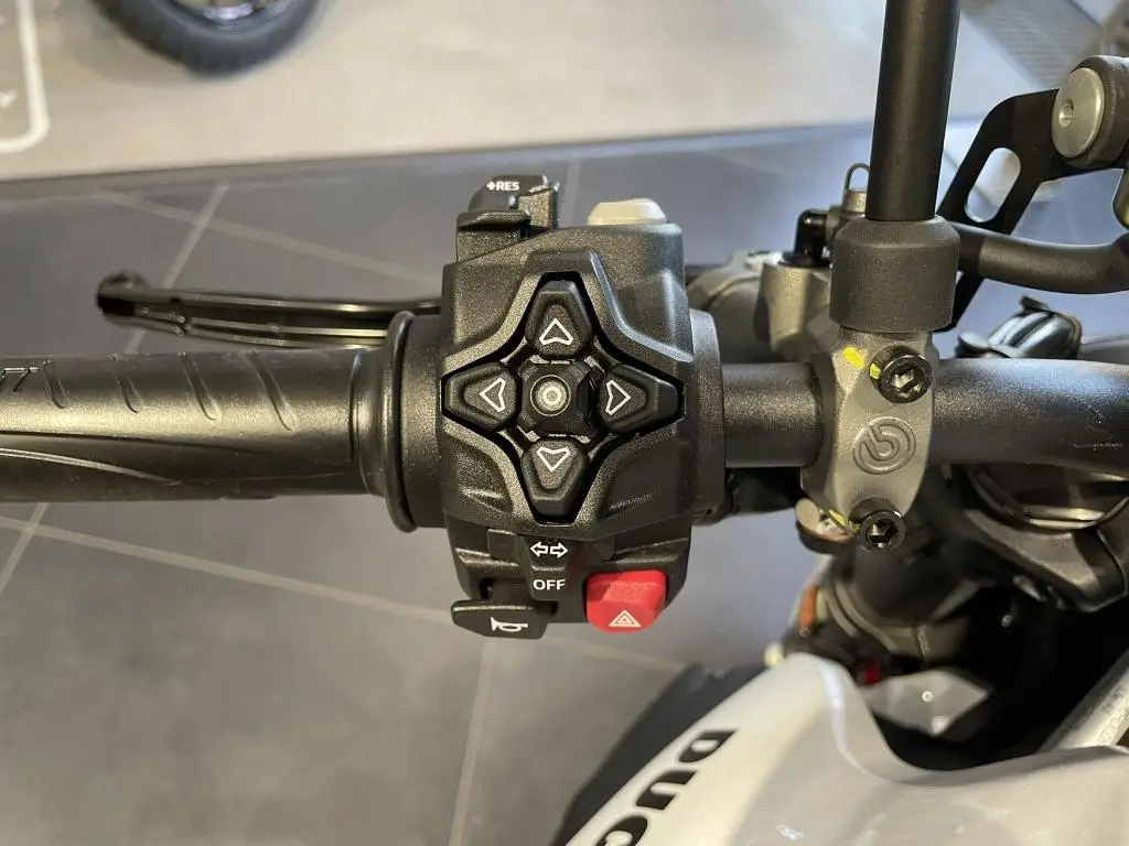 DUCATI Monster EU5+  / 82kW