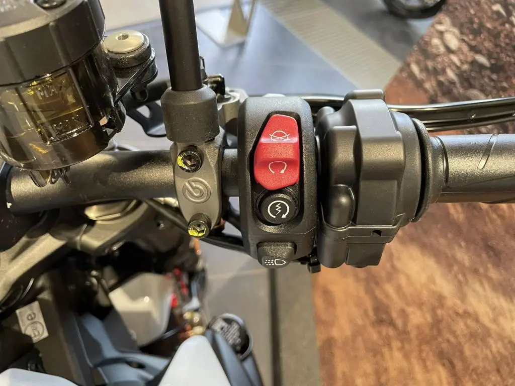 DUCATI Monster EU5+  / 82kW