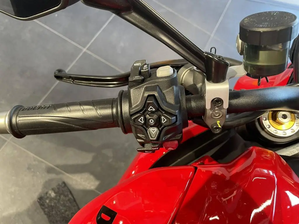 DUCATI Streetfighter V2 S EU5+  / 88kW