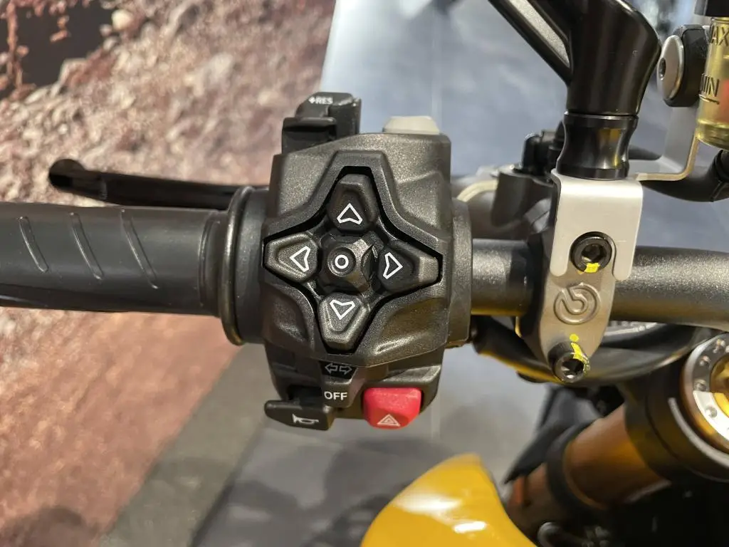 DUCATI Streetfighter V2 S EU5+  / 88kW