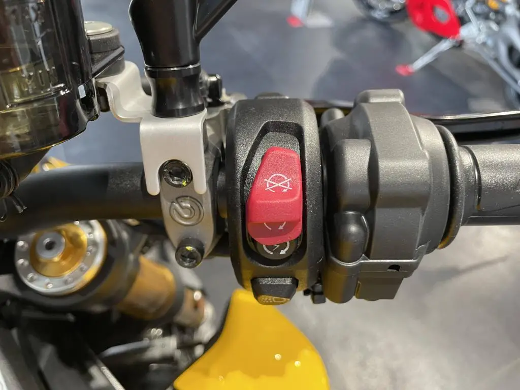 DUCATI Streetfighter V2 S EU5+  / 88kW