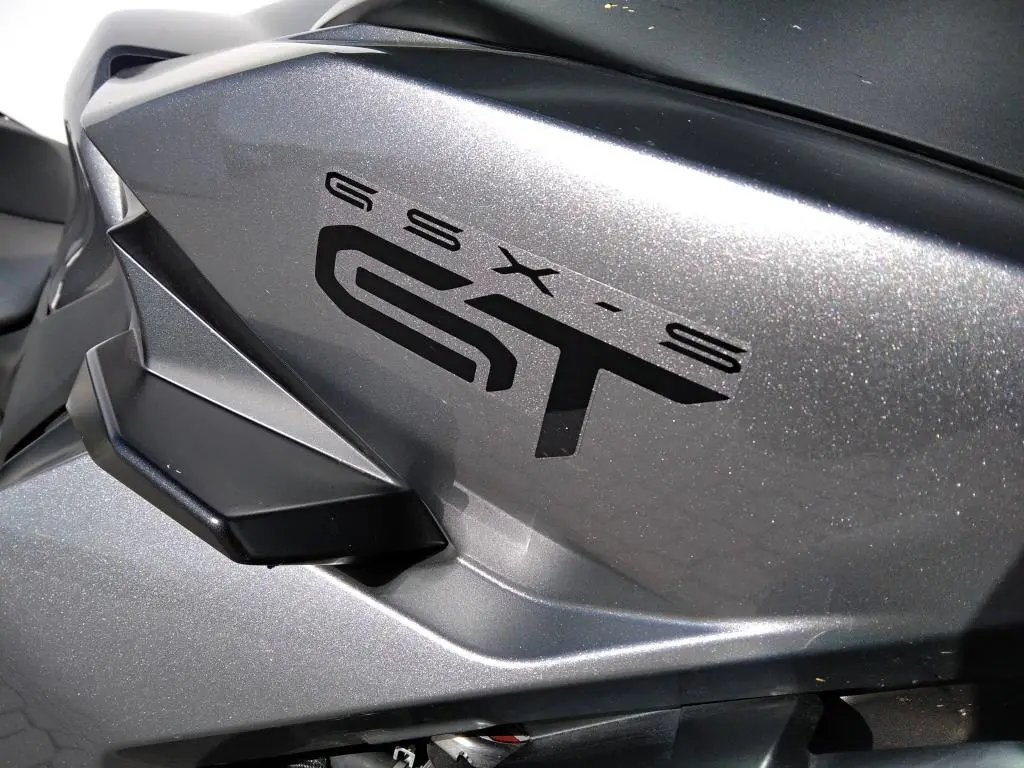 Suzuki GSX-S1000GT  / 112kW