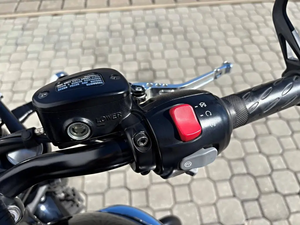 Triumph Bonneville T120  / 59kW