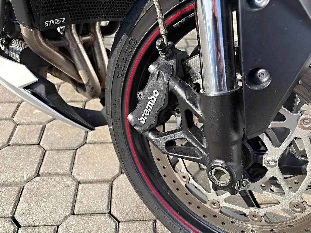 Triumph Street Triple R  / 87kW