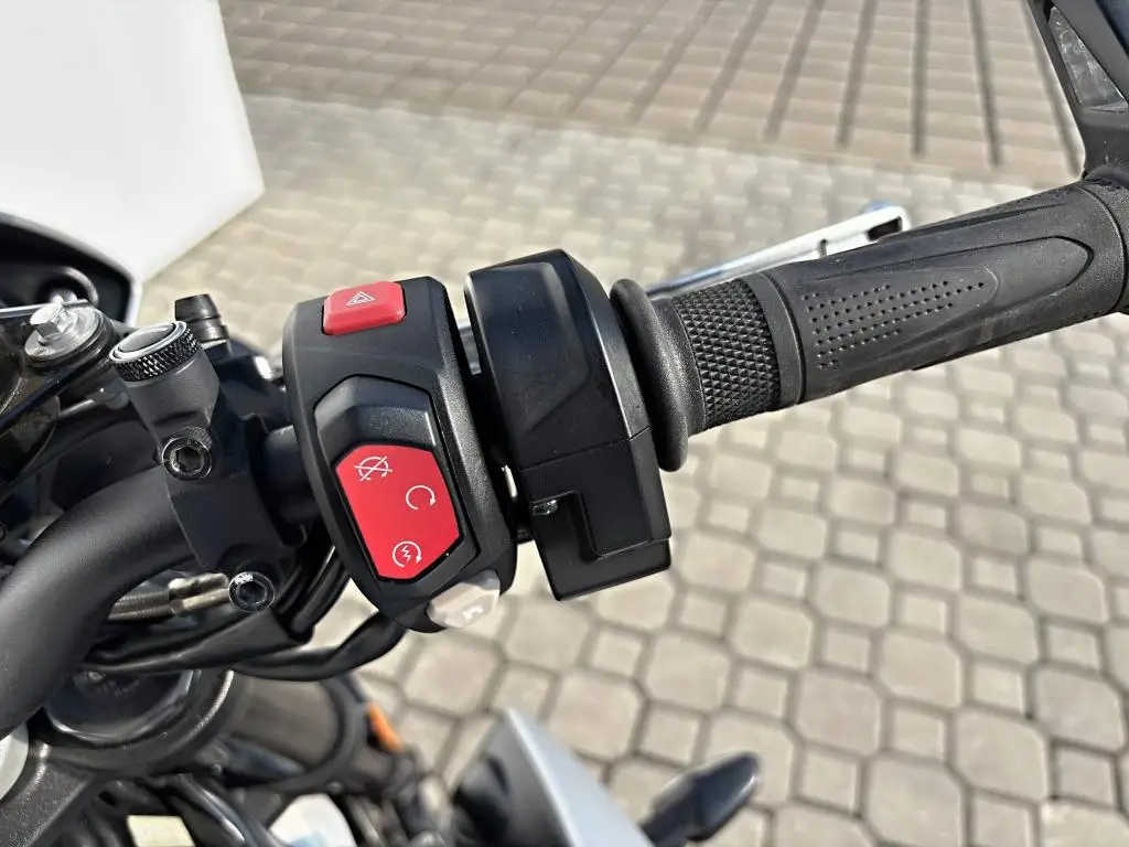 Triumph Street Triple R  / 87kW