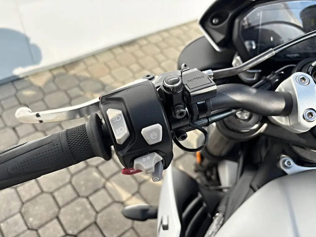 Triumph Street Triple R  / 87kW