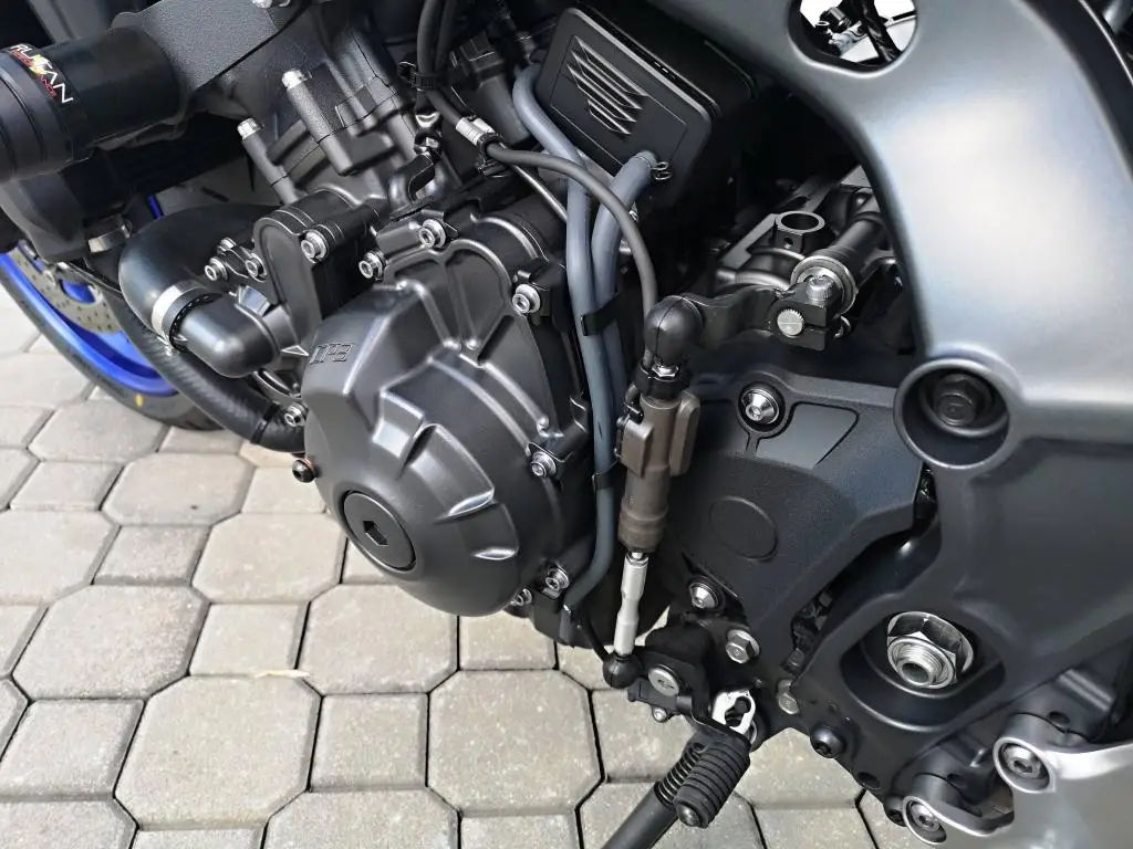 Yamaha MT-09  / 87kW