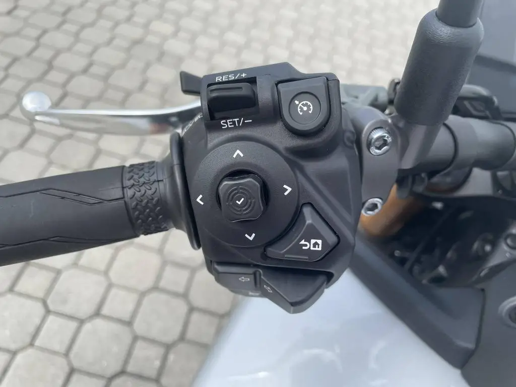 Yamaha MT-09 SP  / 87kW