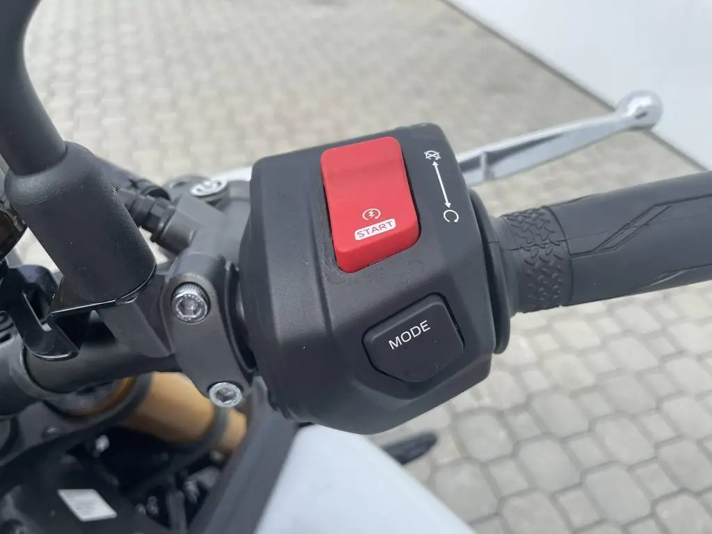 Yamaha MT-09 SP  / 87kW
