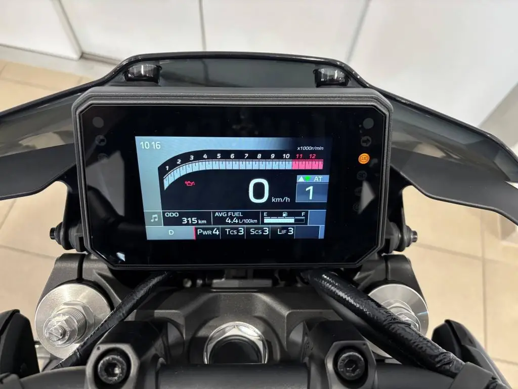 Yamaha MT-09 Y-AMT  / 87kW