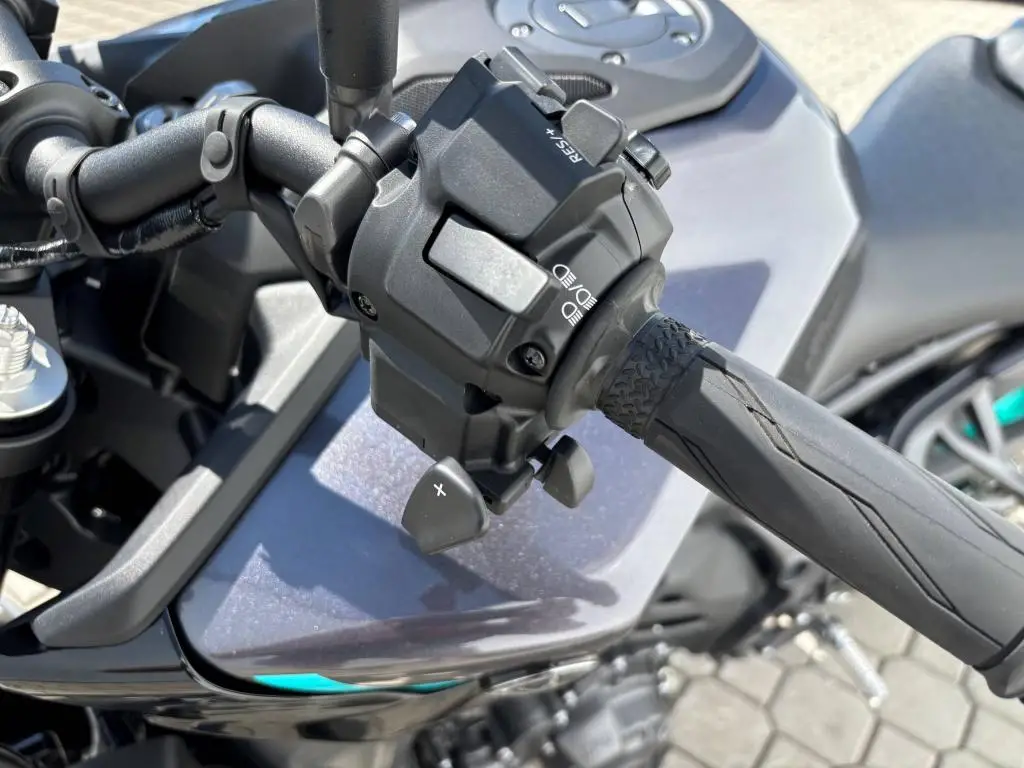 Yamaha MT-09 Y-AMT  / 87kW