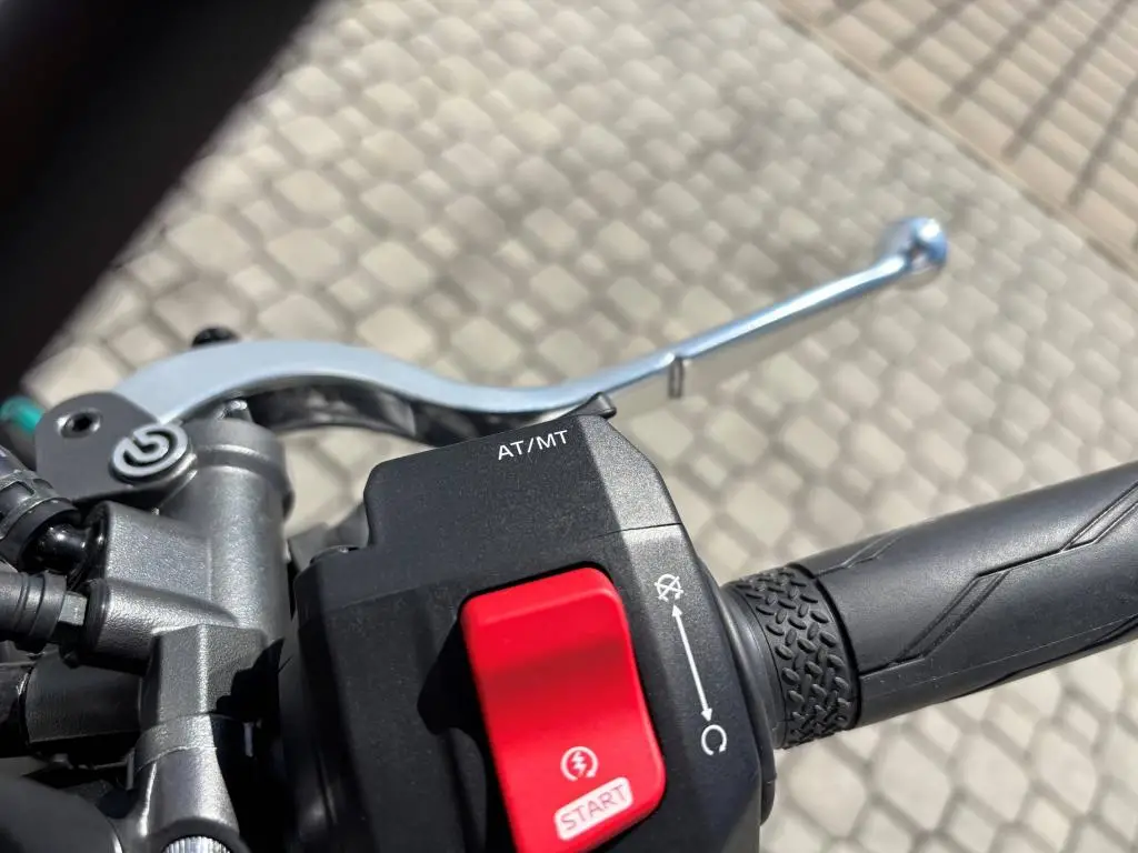 Yamaha MT-09 Y-AMT  / 87kW
