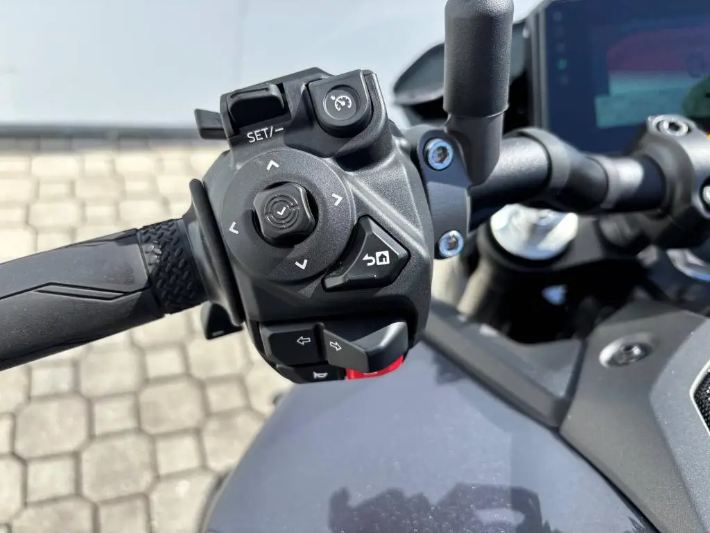 Yamaha MT-09 Y-AMT  / 87kW