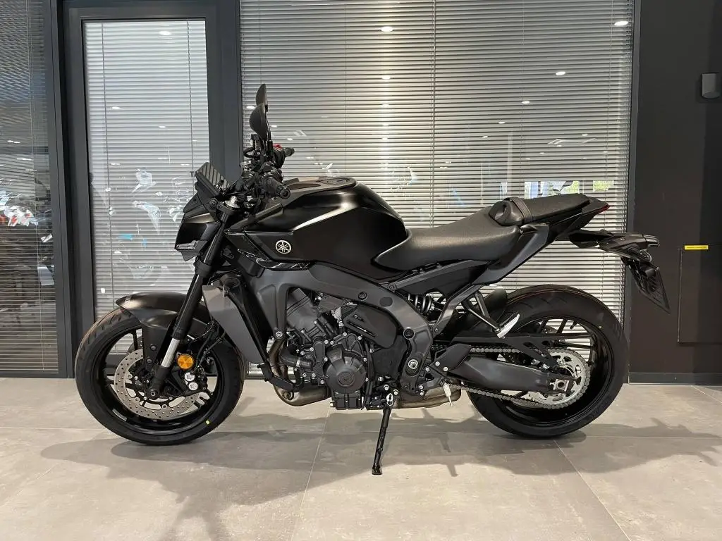 Yamaha MT-09 Y-AMT  / 87kW