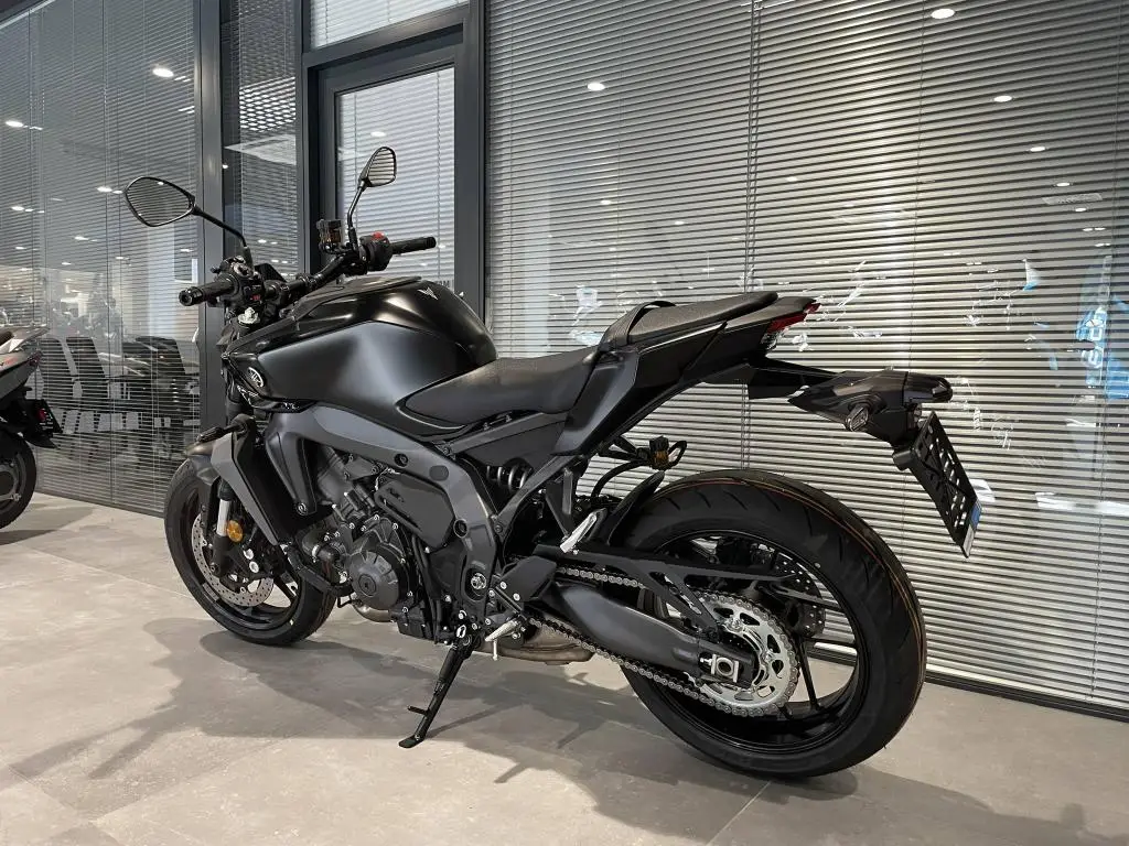 Yamaha MT-09 Y-AMT  / 87kW
